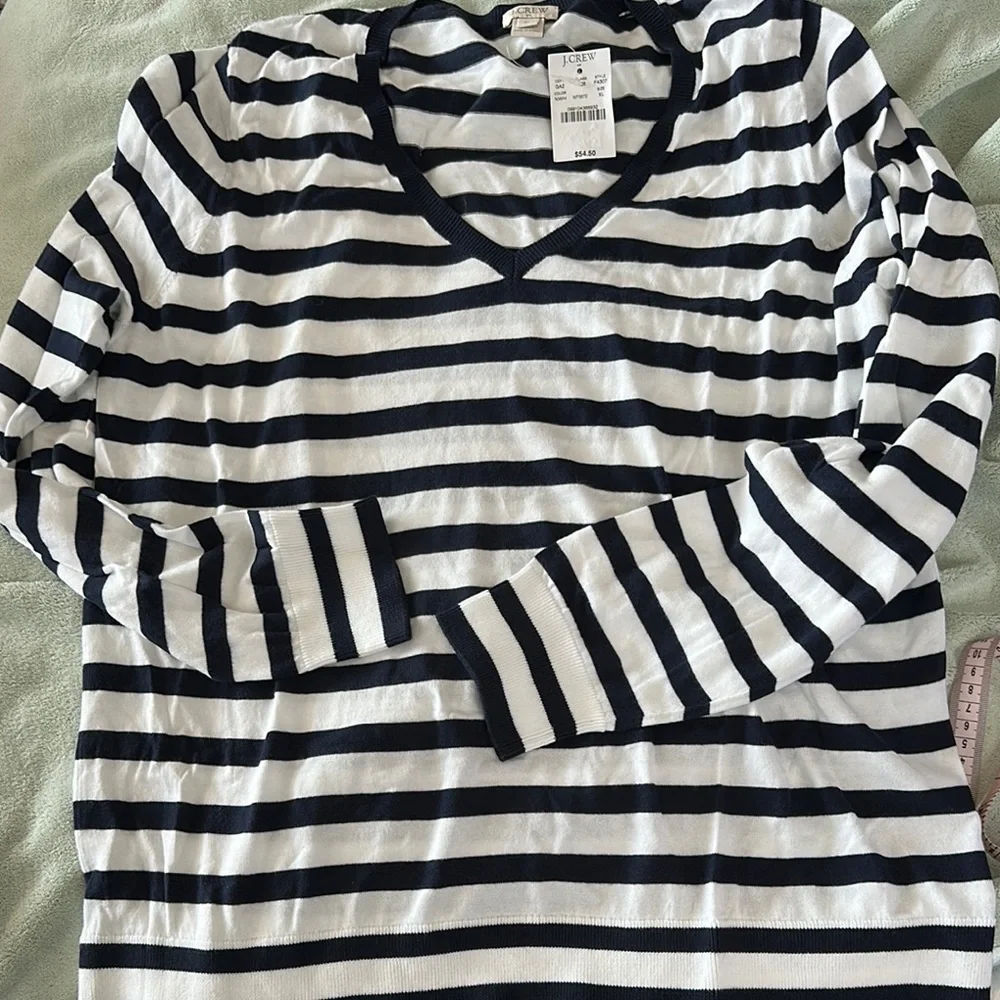 NWT J. Crew Navy/White Long Sleeve V-Neck Sweater Size XL